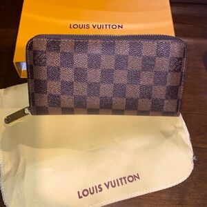 Louis Vuitton Zippy Wallet